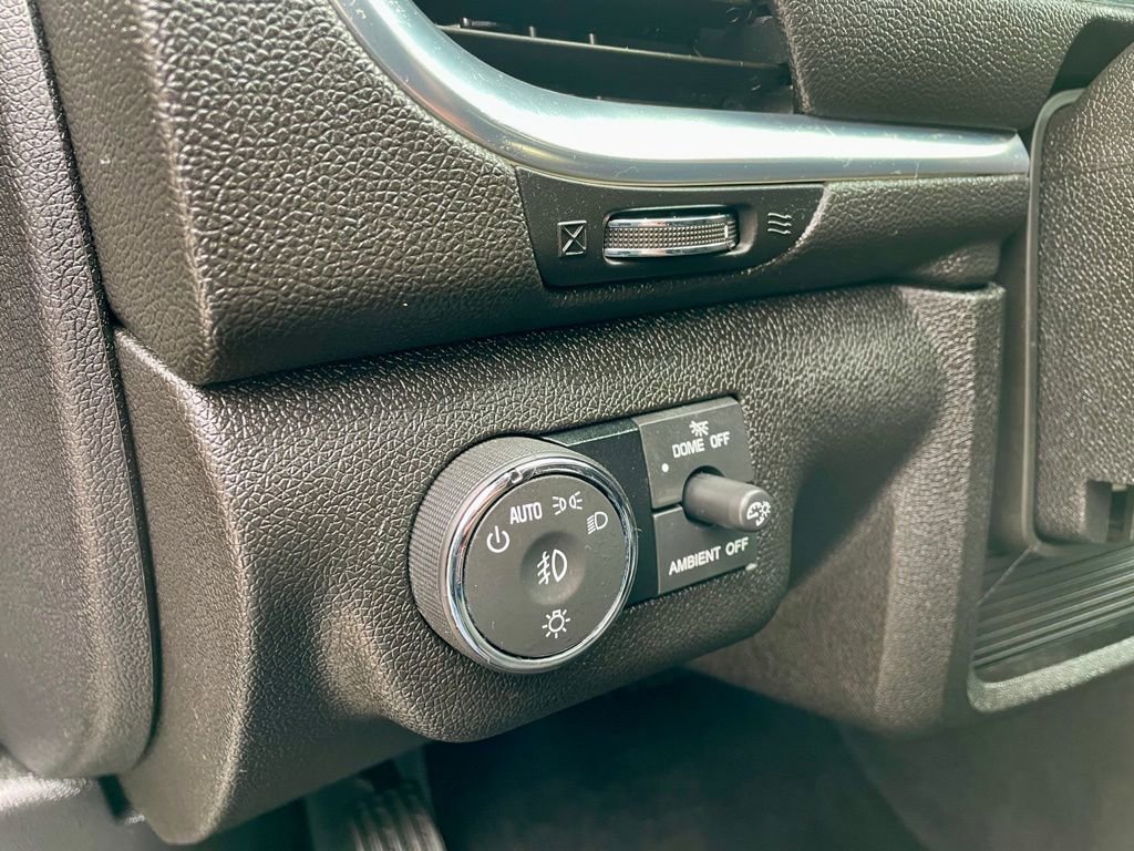 Used 2017 Chevrolet Traverse LT image 19