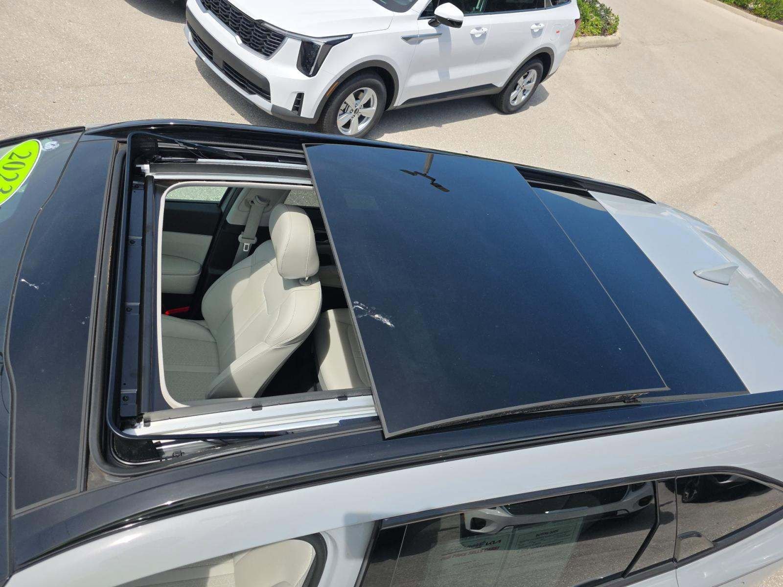 Used 2023 Kia Sorento EX w/ Panoramic Sunroof Package FWD image 14
