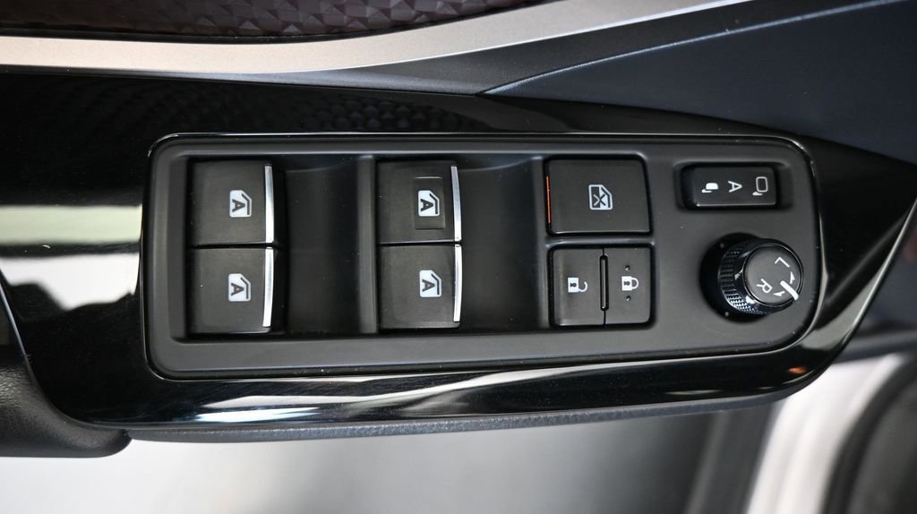 Used 2019 Toyota C-HR Limited FWD image 22