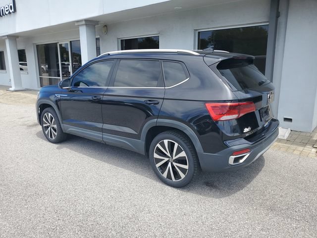 Used 2022 Volkswagen Taos SE FWD image 2