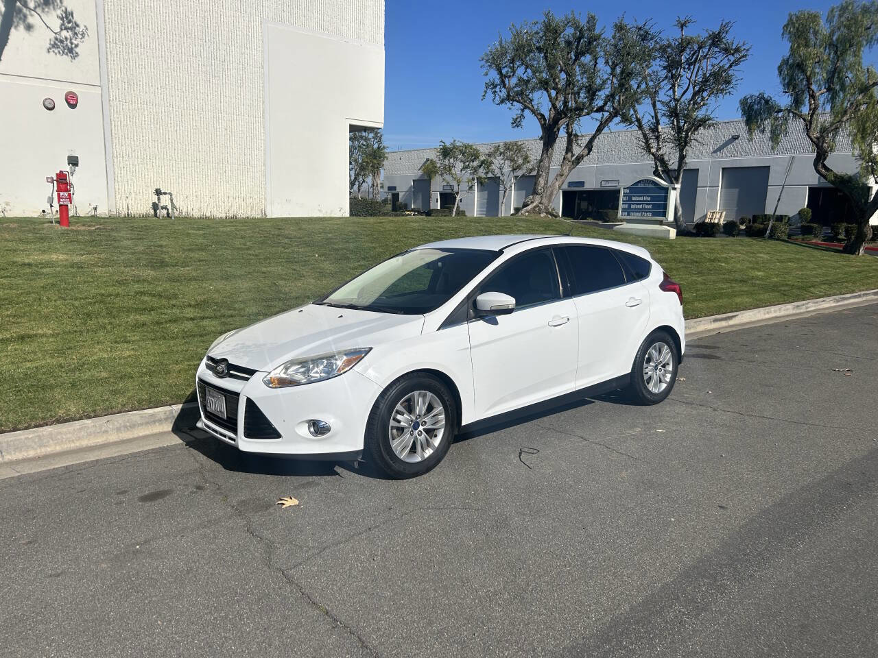 Used 2012 Ford Focus SEL w/ Cargo Management Pkg image 2