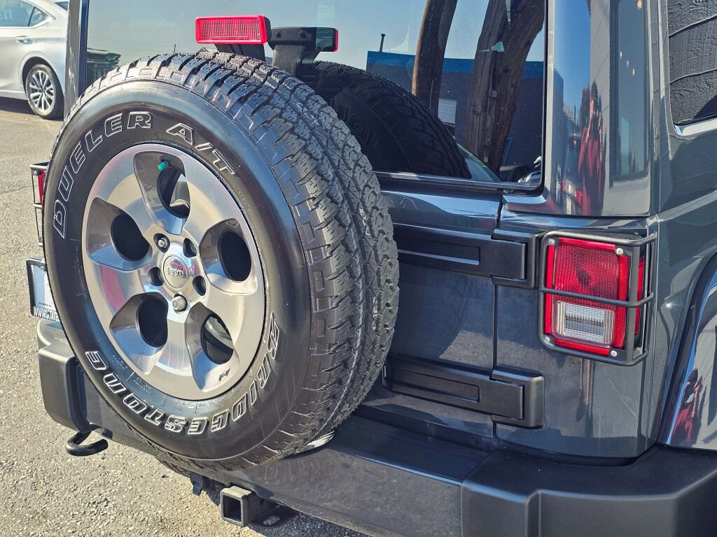 Used 2018 Jeep Wrangler Unlimited Sahara w/ Connectivity Group image 16