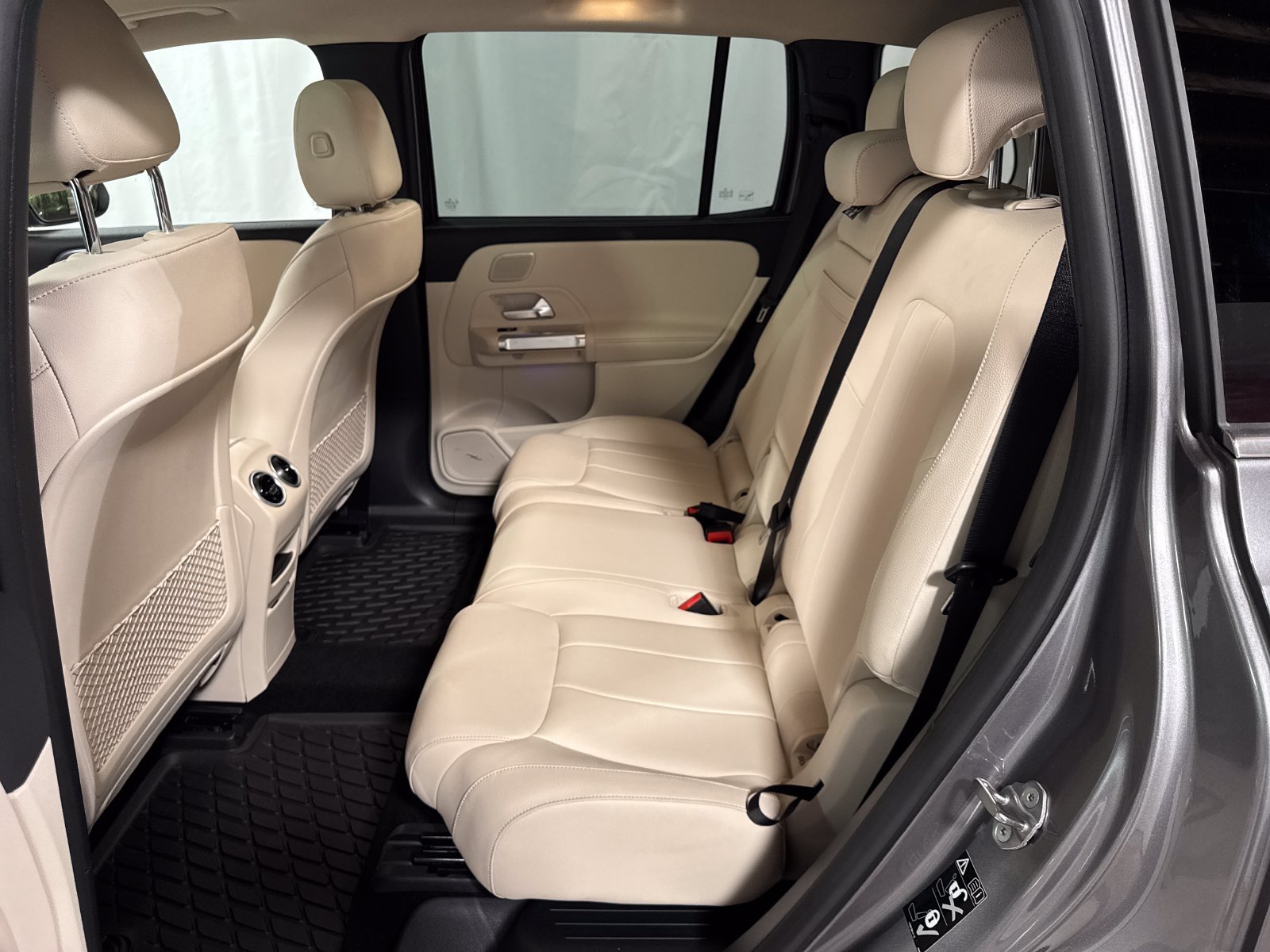 Used 2022 Mercedes-Benz EQB 300 4MATIC image 5