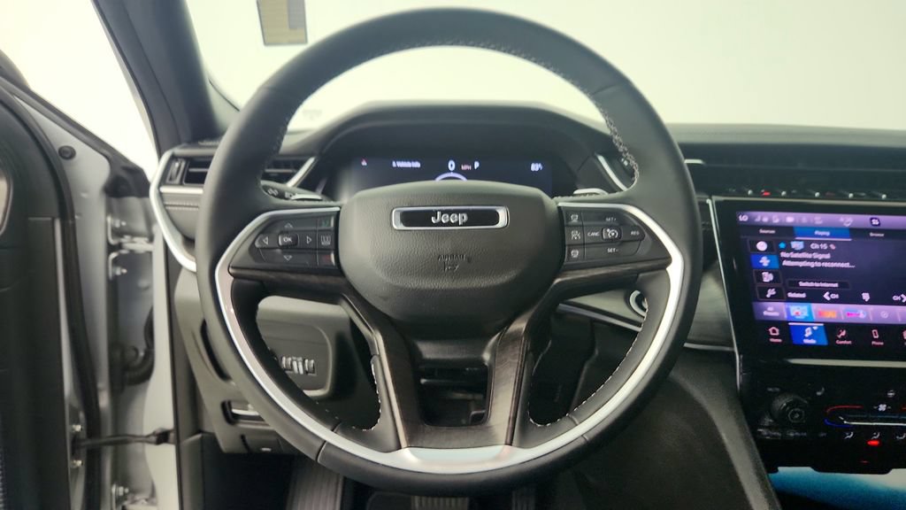 Used 2025 Jeep Grand Cherokee Limited w/ Black Appearance Package RWD image 18