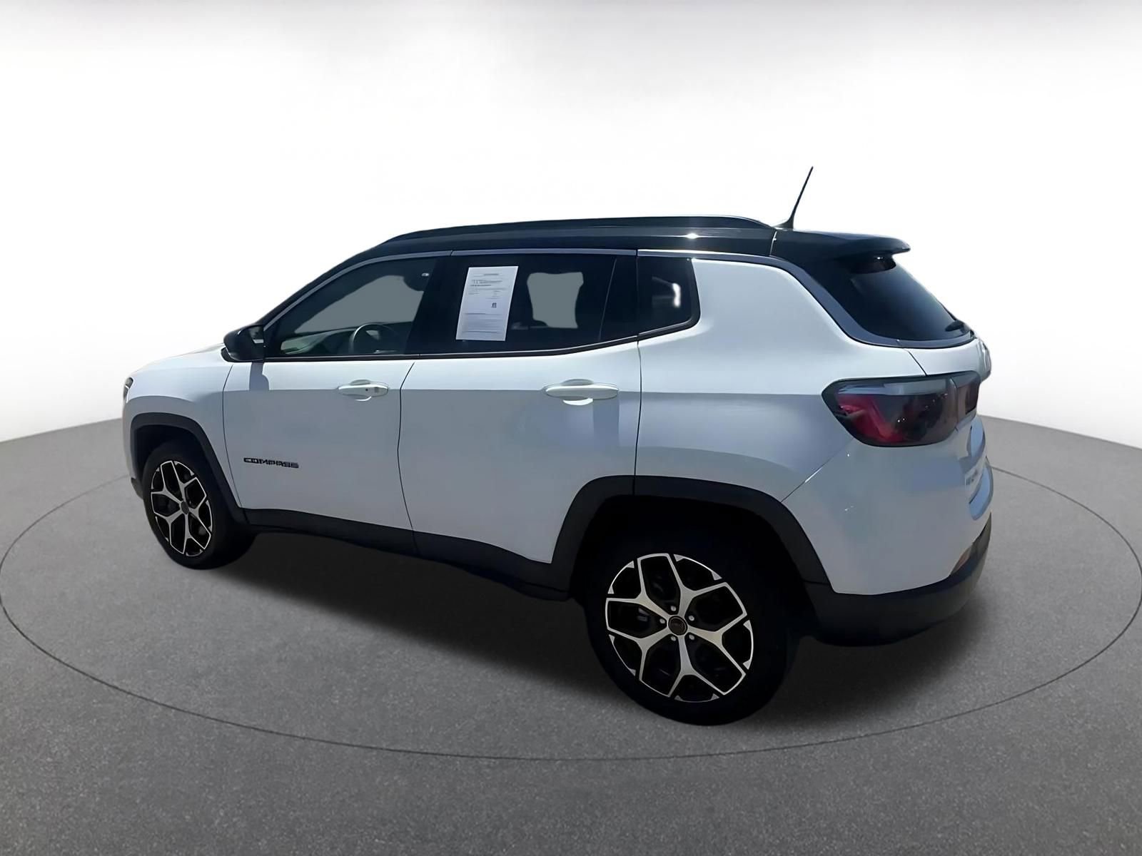 Used 2025 Jeep Compass Limited AWD/4WD image 10