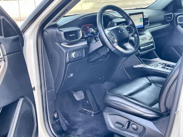 Used 2022 Ford Explorer XLT w/ Equipment Group 202A RWD image 3