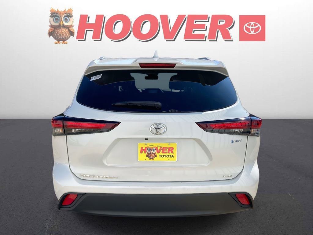Used 2025 Toyota Highlander XLE image 3