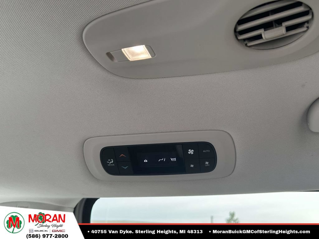 Used 2017 Chrysler Pacifica Touring-L Plus FWD image 12