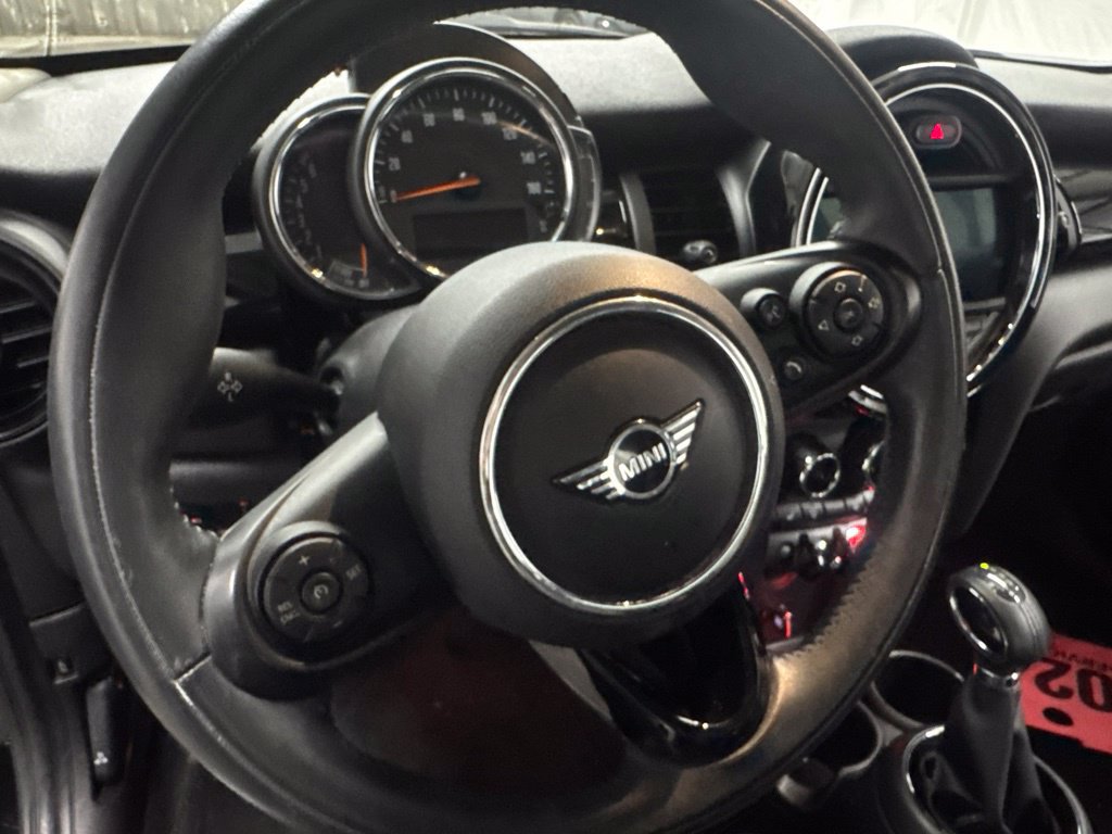 Used 2019 MINI Cooper 2-Door Hardtop w/ Signature Upholstery Package FWD image 12