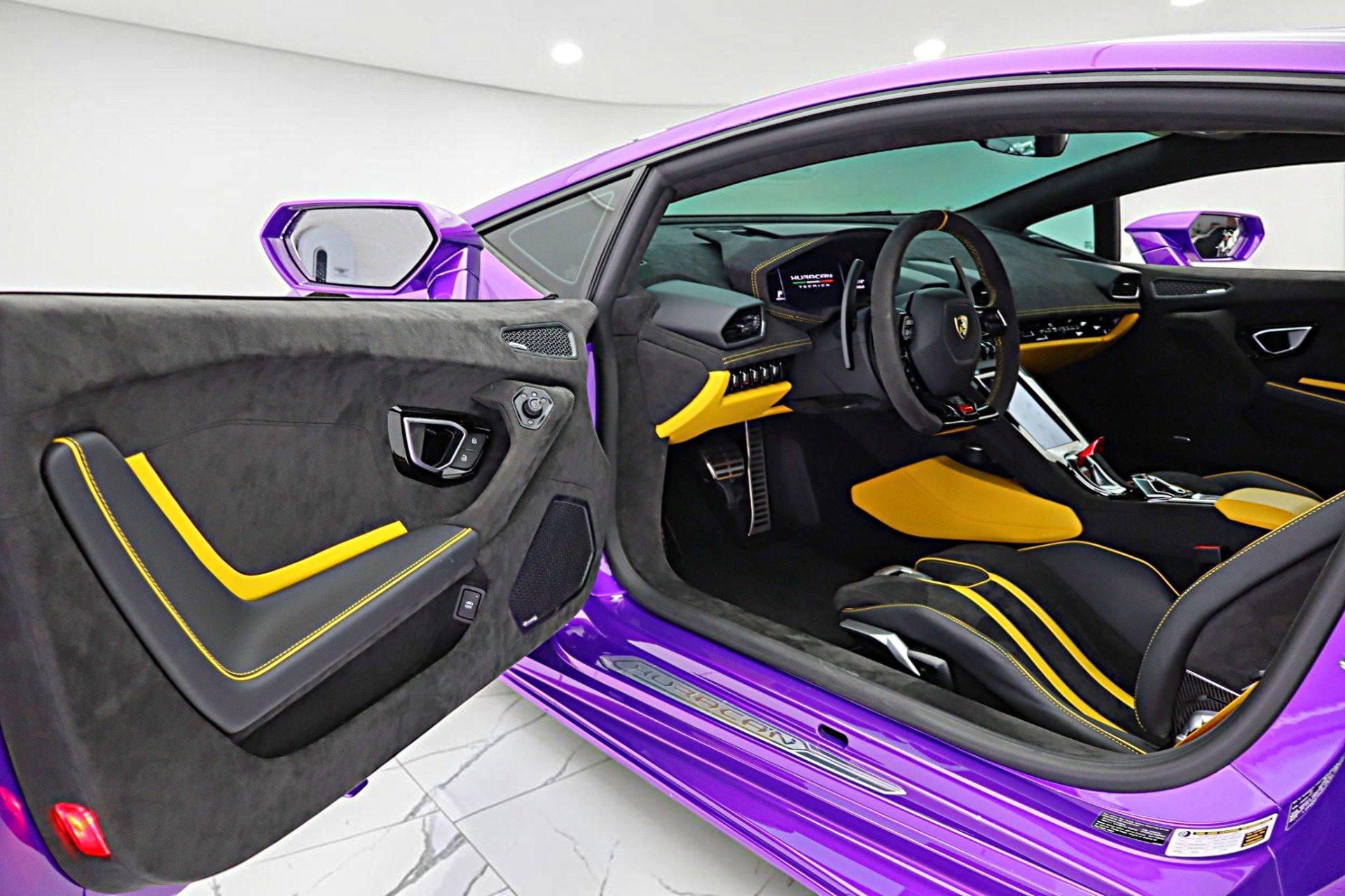 Used 2024 Lamborghini Huracan Tecnica RWD image 38
