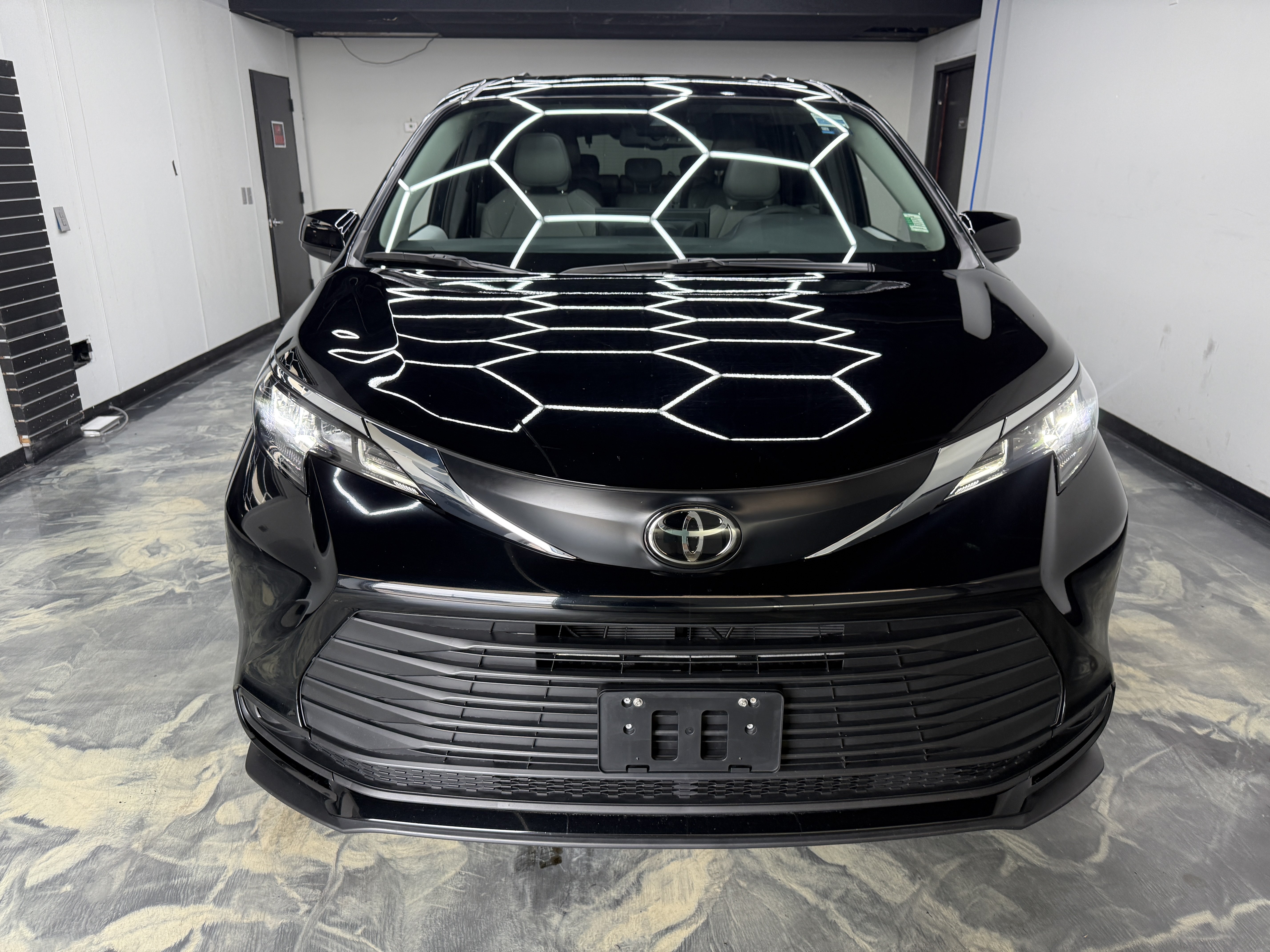 Used 2026 Toyota Sienna XLE FWD image 7