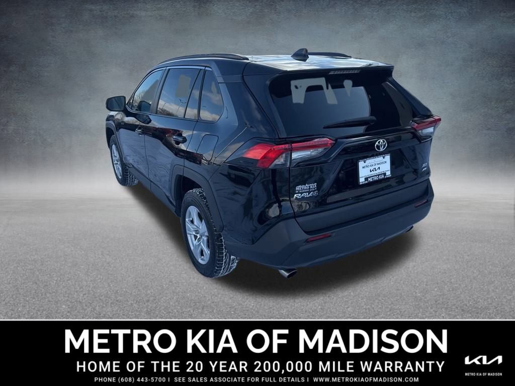 Used 2020 Toyota RAV4 XLE image 3