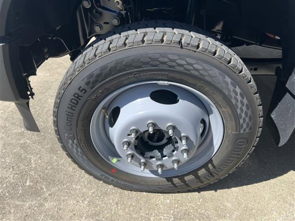New 2025 Ford F550 4x4 Regular Cab Super Duty image 6