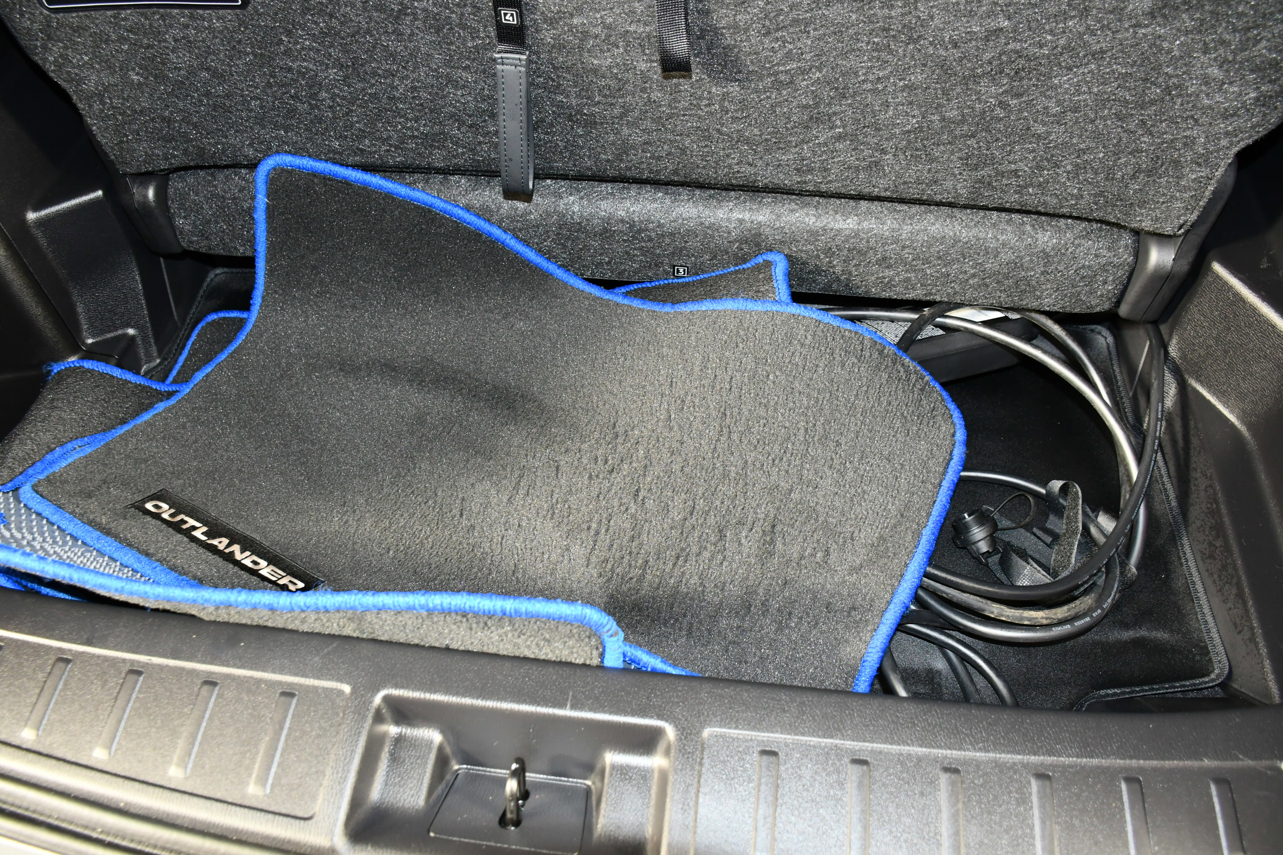 Used 2025 Mitsubishi Outlander SE image 44