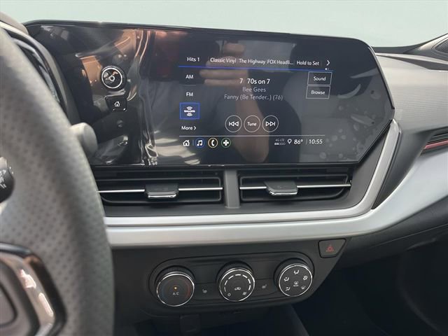 Used 2025 Chevrolet Trax RS w/ Driver Confidence Package image 13