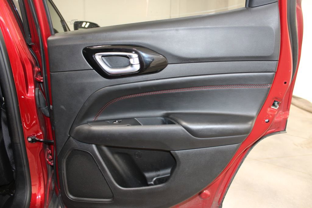 Used 2025 Jeep Compass Trailhawk AWD/4WD image 32