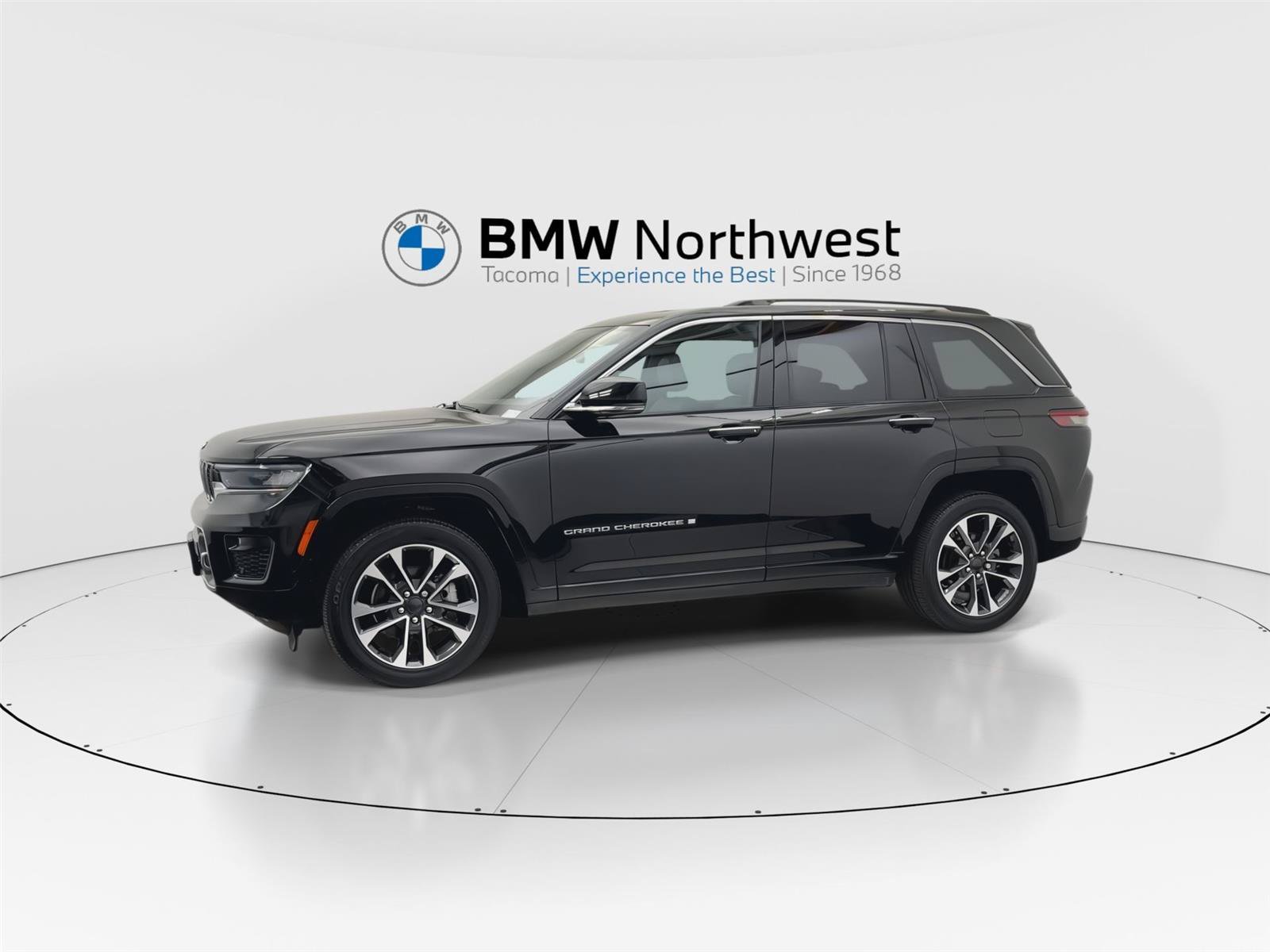 Used 2022 Jeep Grand Cherokee Overland AWD/4WD image 10