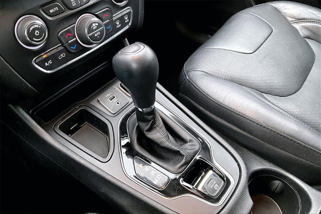 Used 2020 Jeep Cherokee Limited image 28