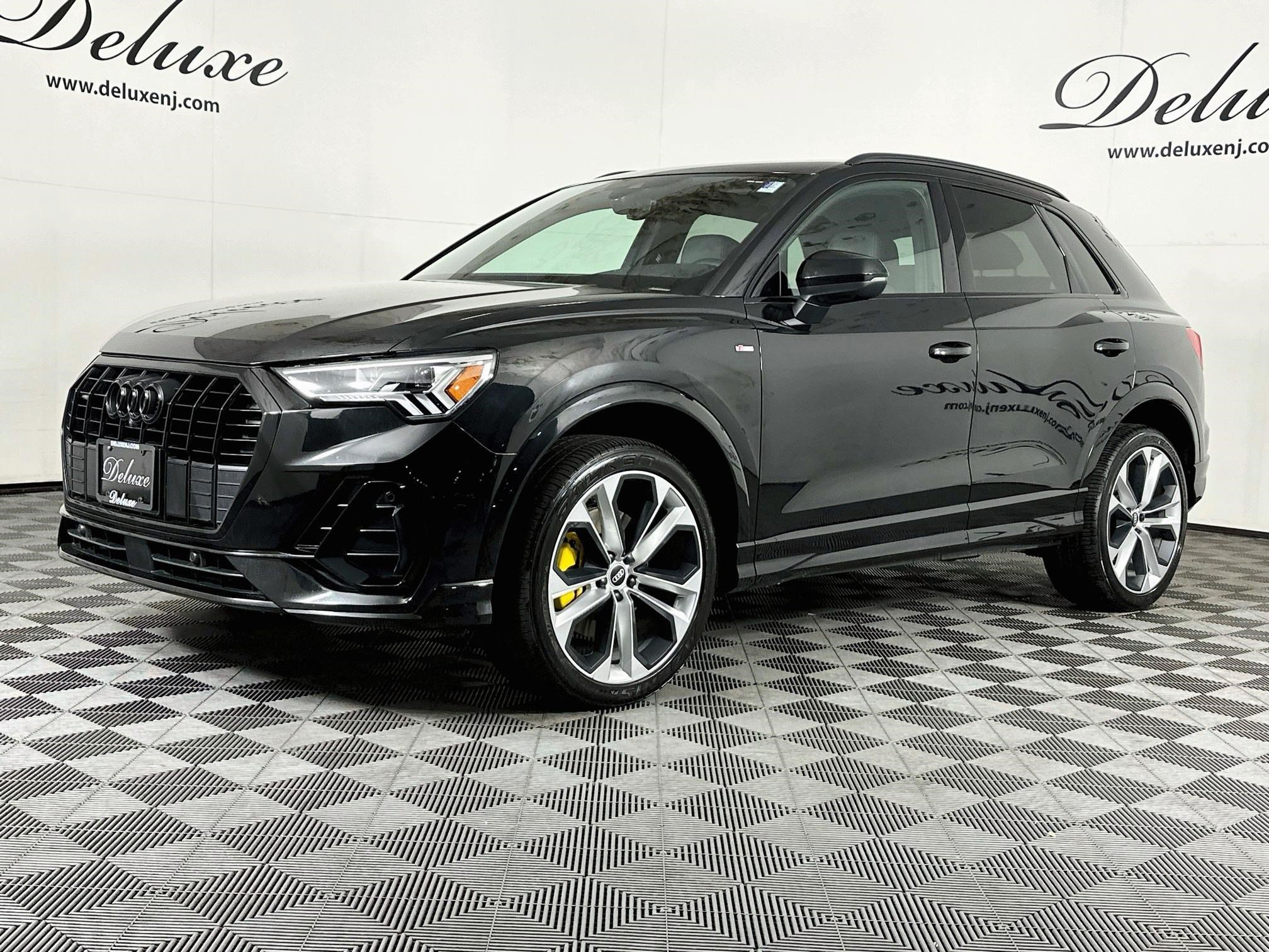 Used 2022 Audi Q3 2.0T Premium Plus w/ Premium Plus Package AWD/4WD image 3