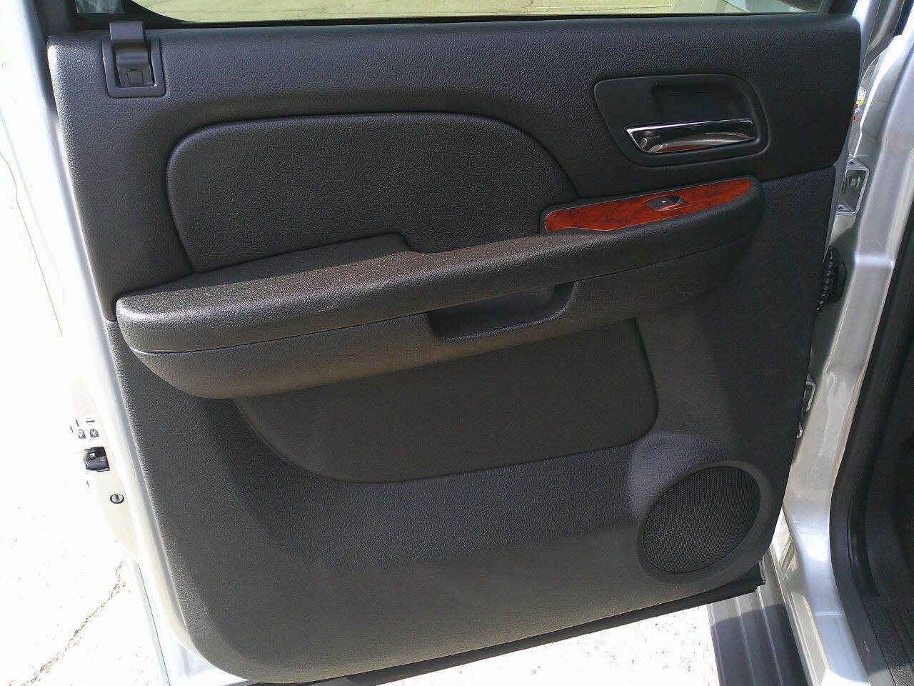 Used 2013 Chevrolet Suburban LT image 12