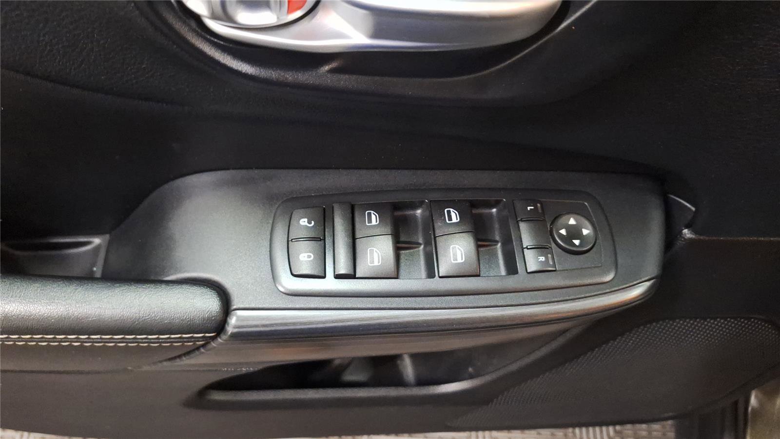 Used 2016 Jeep Cherokee Limited AWD/4WD image 24