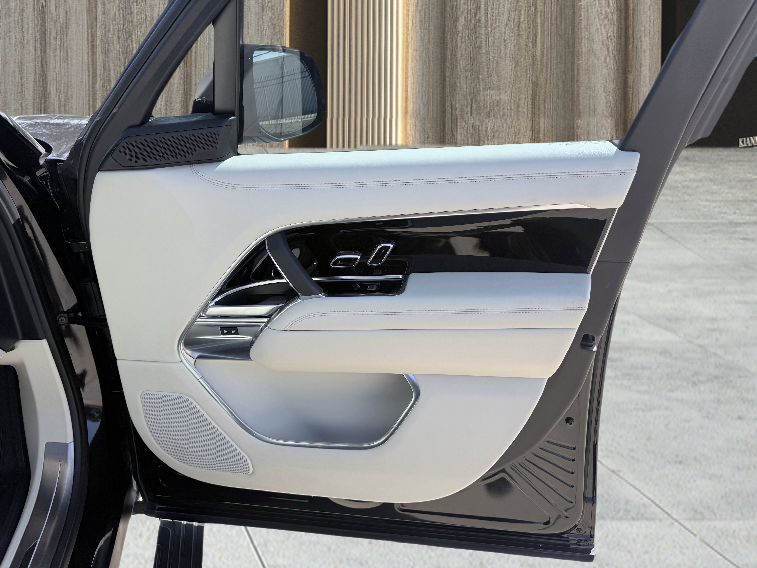 Used 2023 Land Rover Range Rover Long Wheelbase Autobiography image 58