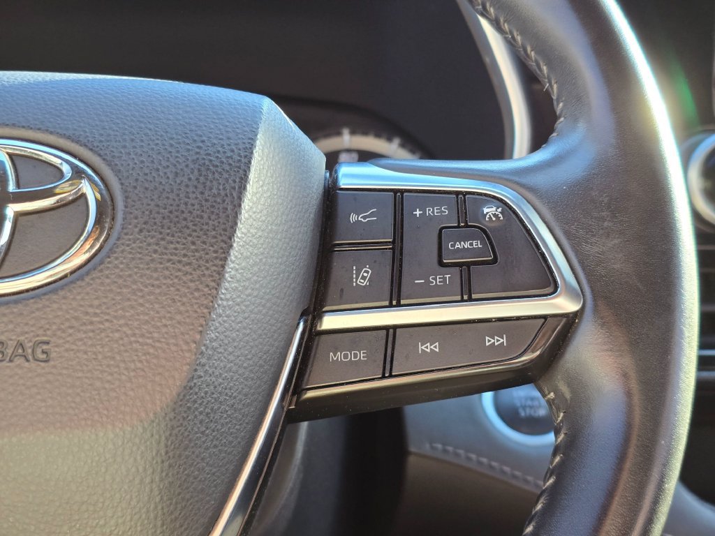 Used 2021 Toyota Highlander XSE FWD image 27