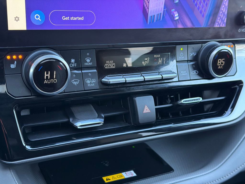 Used 2023 Toyota Highlander XLE image 30