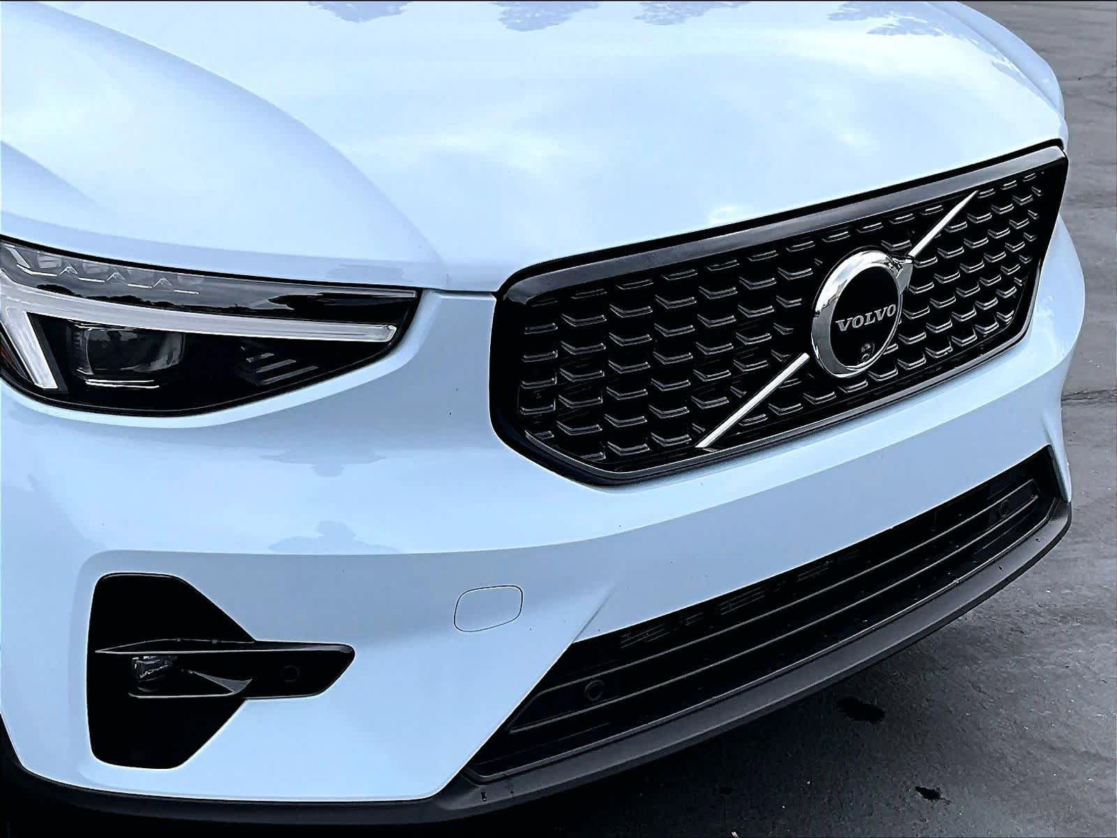 Used 2026 Volvo XC40 B5 Plus w/ Protection Package Premier image 32