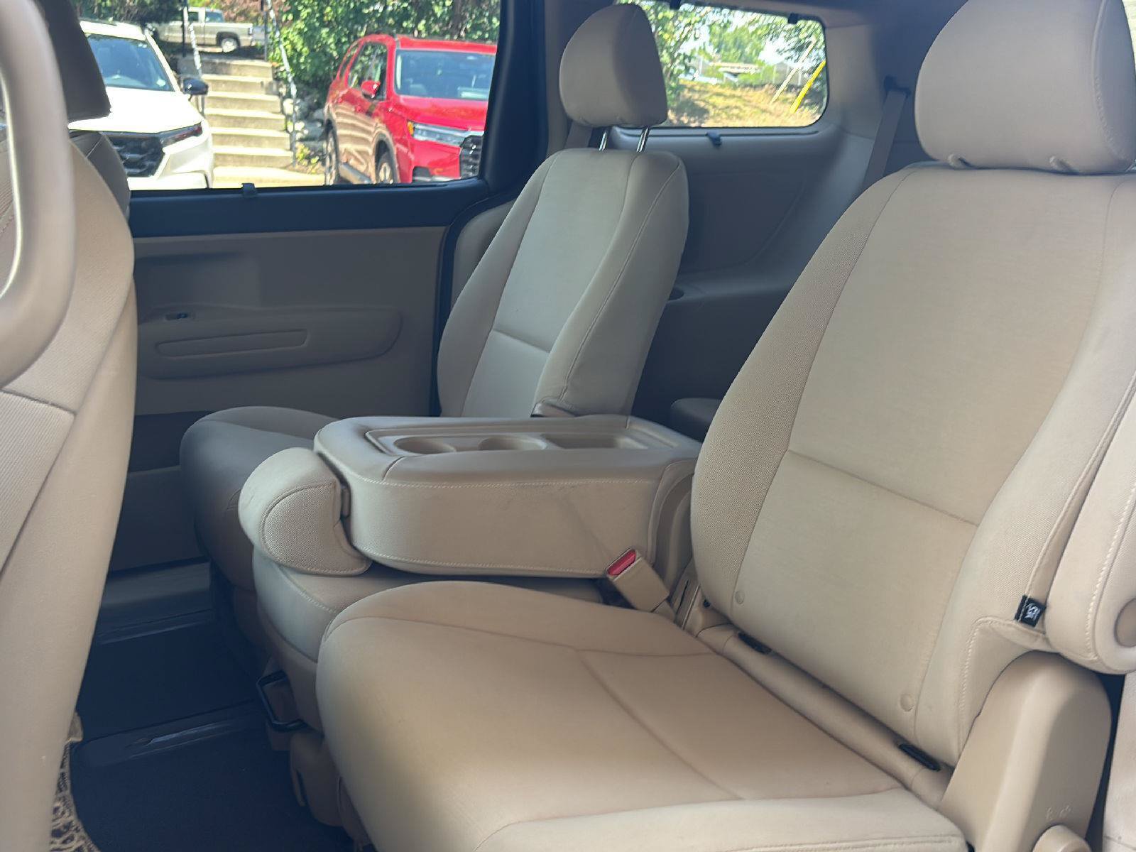 Used 2015 Kia Sedona LX w/ LX Convenience Package FWD image 20