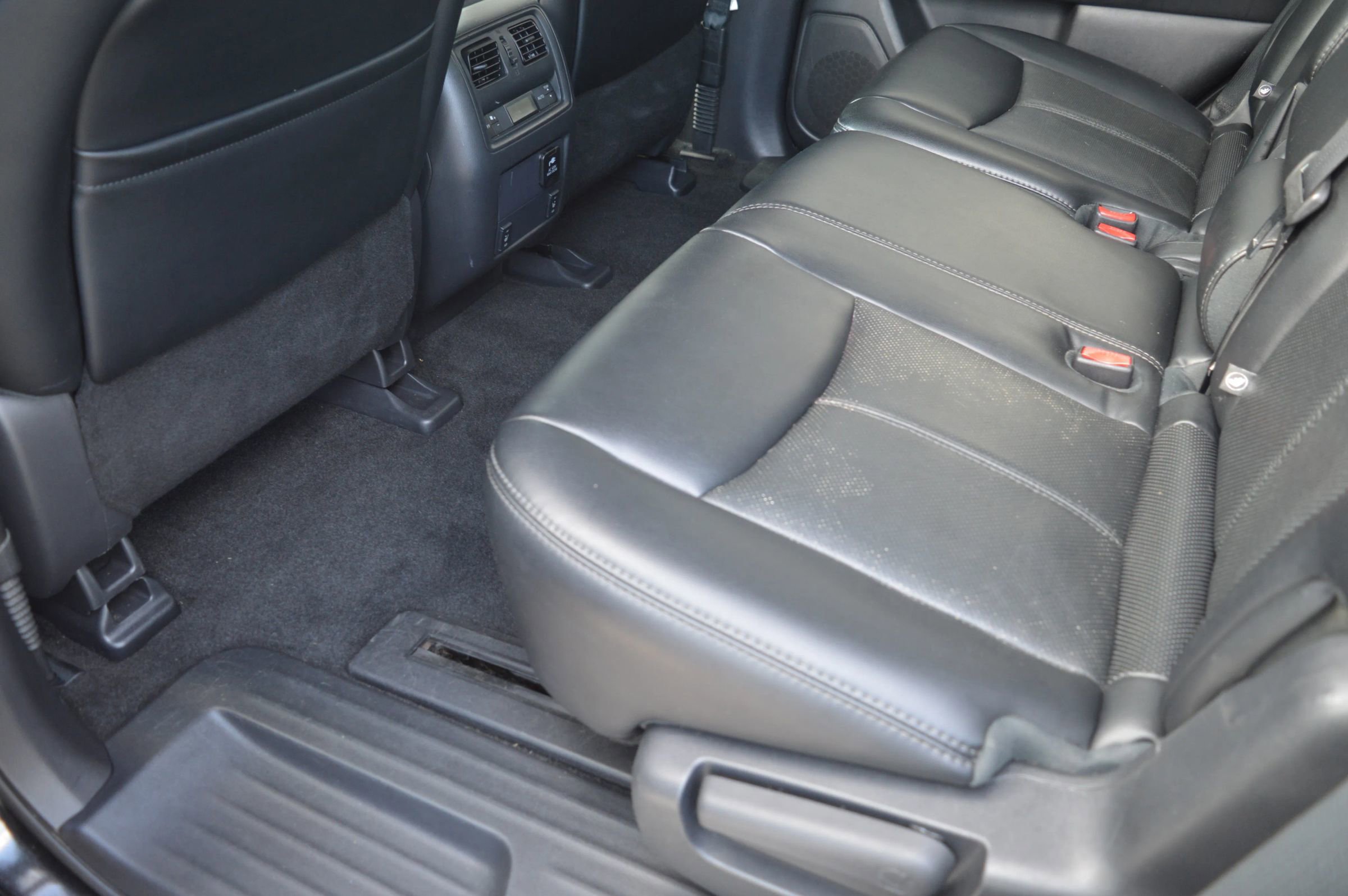 Used 2015 Nissan Pathfinder Platinum AWD/4WD image 15