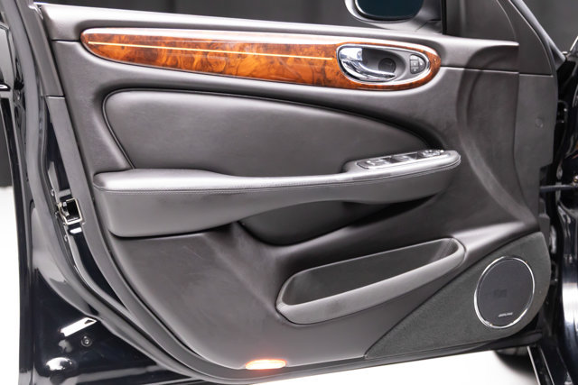 Used 2005 Jaguar XJ8 RWD image 40