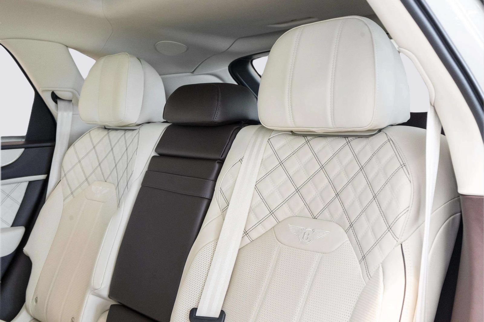 Used 2022 Bentley Bentayga AWD/4WD image 58
