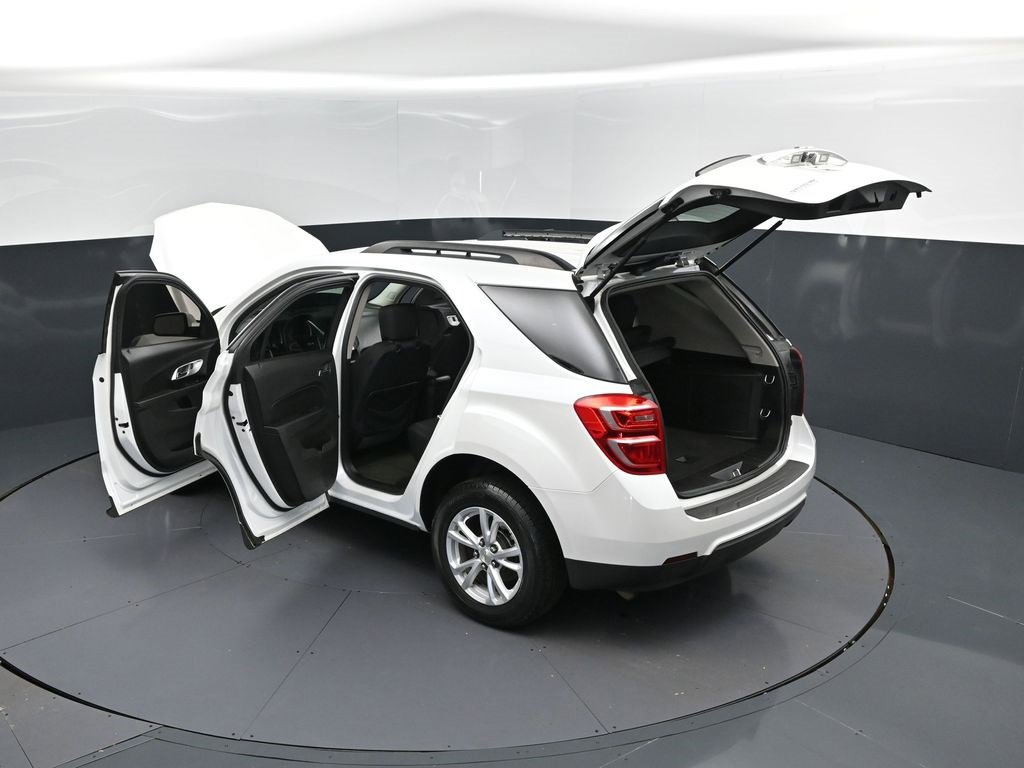 Used 2017 Chevrolet Equinox LT w/ Convenience Package image 2