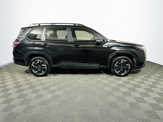 Used 2025 Subaru Forester Premium AWD/4WD image 9