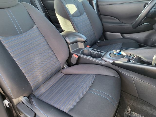 Used 2025 Nissan Leaf S image 4
