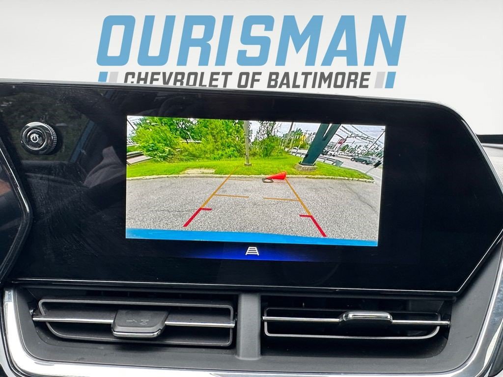 Used 2025 Chevrolet Trax RS w/ Sunroof Package FWD image 17