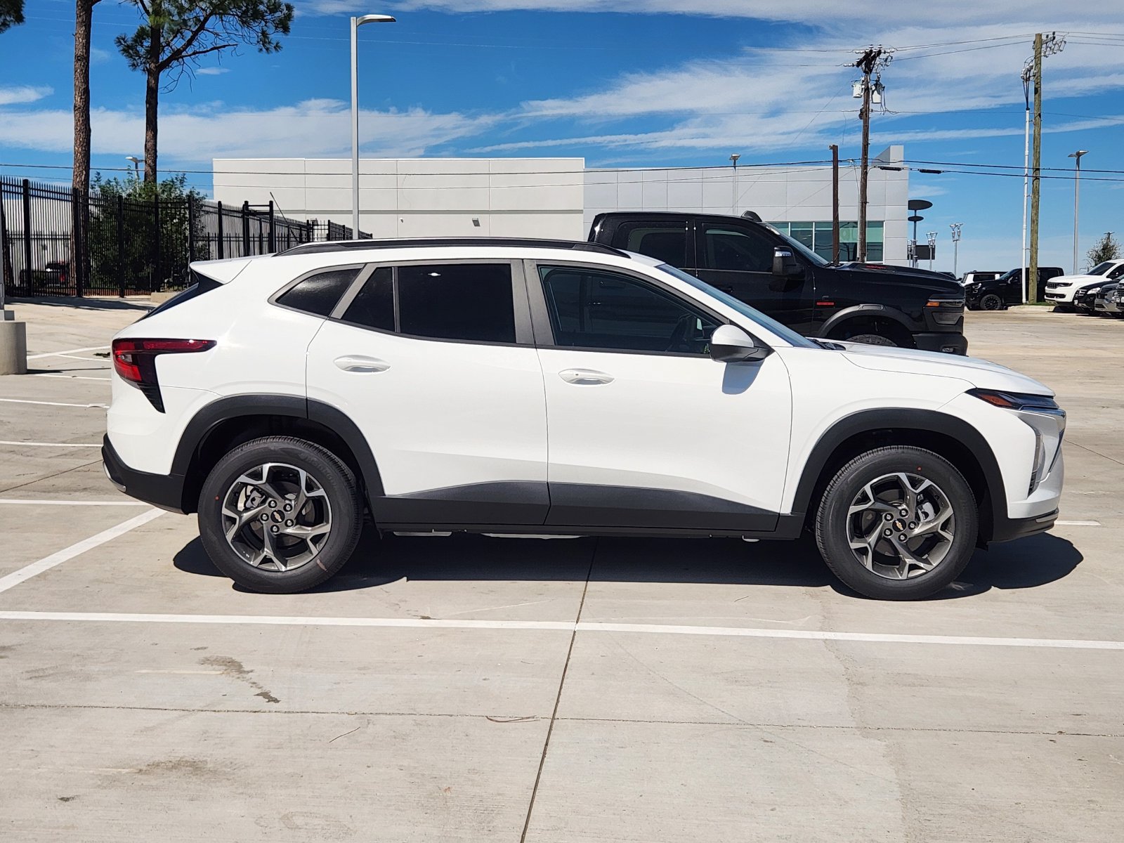 New 2026 Chevrolet Trax LT w/ LT Convenience Package FWD image 7