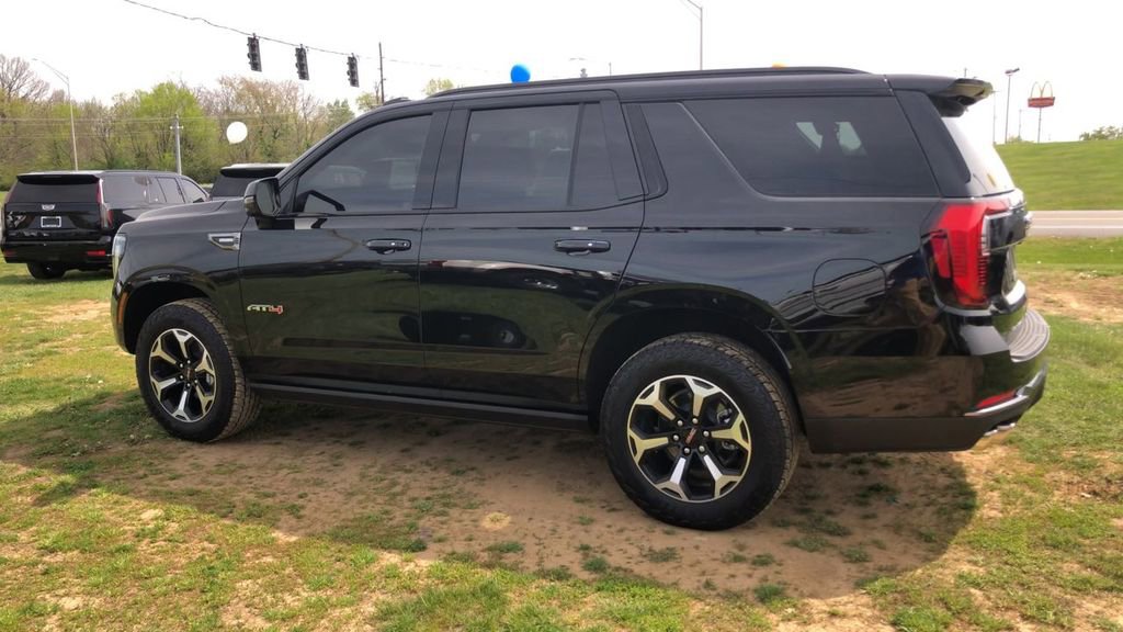 Used 2025 GMC Yukon AT4 w/ AT4 Premium Plus Package AWD/4WD image 4