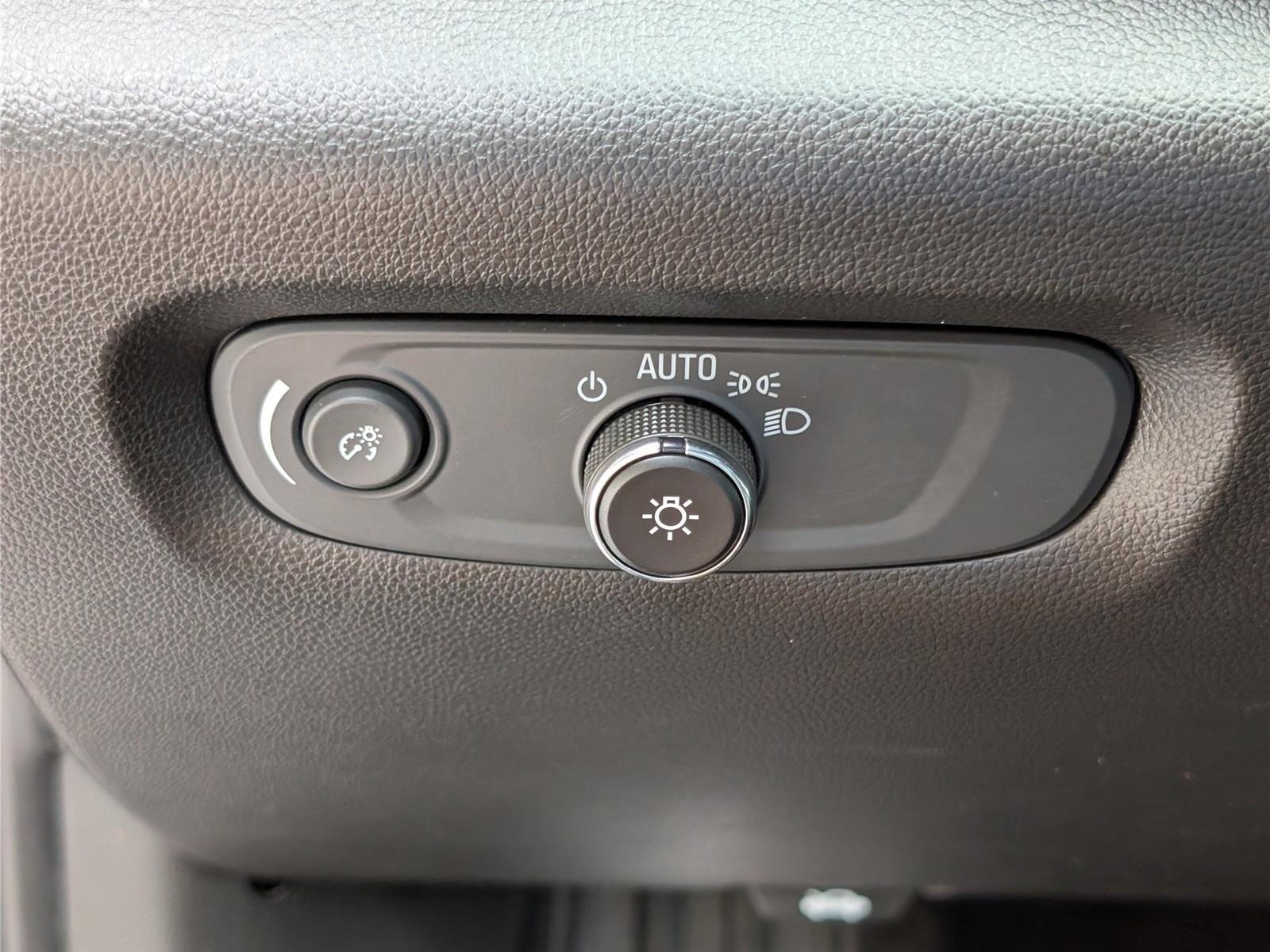 Used 2023 Chevrolet Traverse LT AWD/4WD image 24
