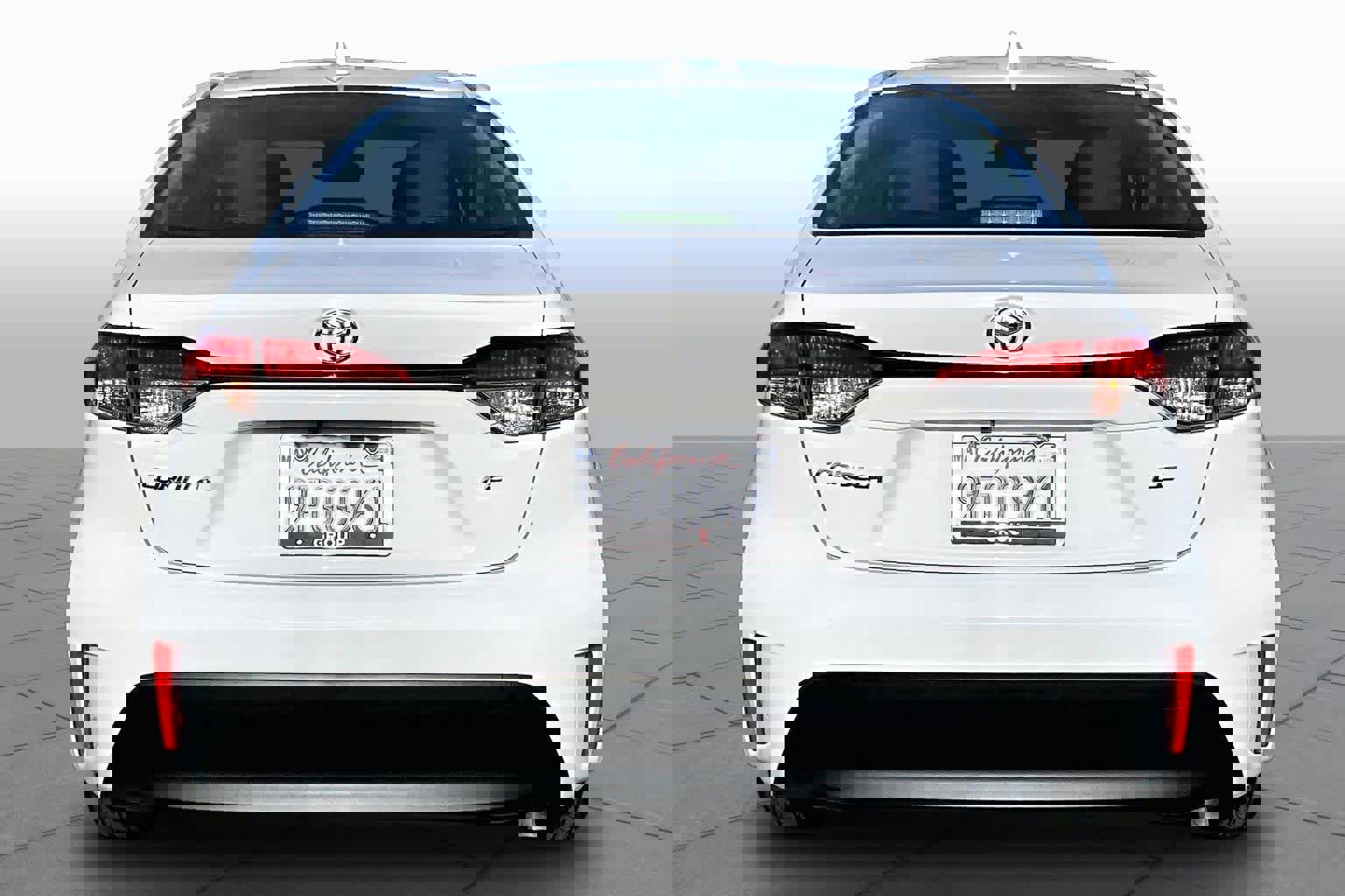 Used 2023 Toyota Corolla LE w/ Carpet Mat Package (TMS) FWD image 4