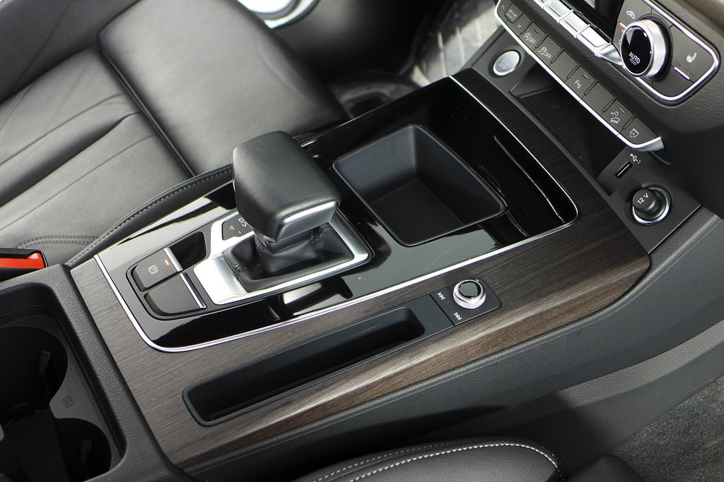 Used 2023 Audi Q5 2.0T Premium w/ Convenience Package image 15