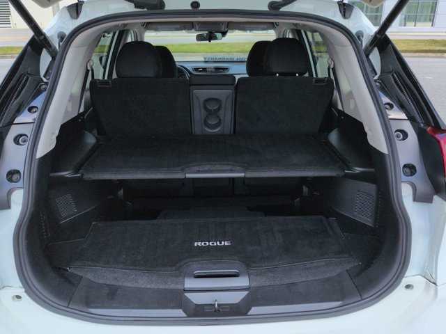 Used 2020 Nissan Rogue SV FWD image 14
