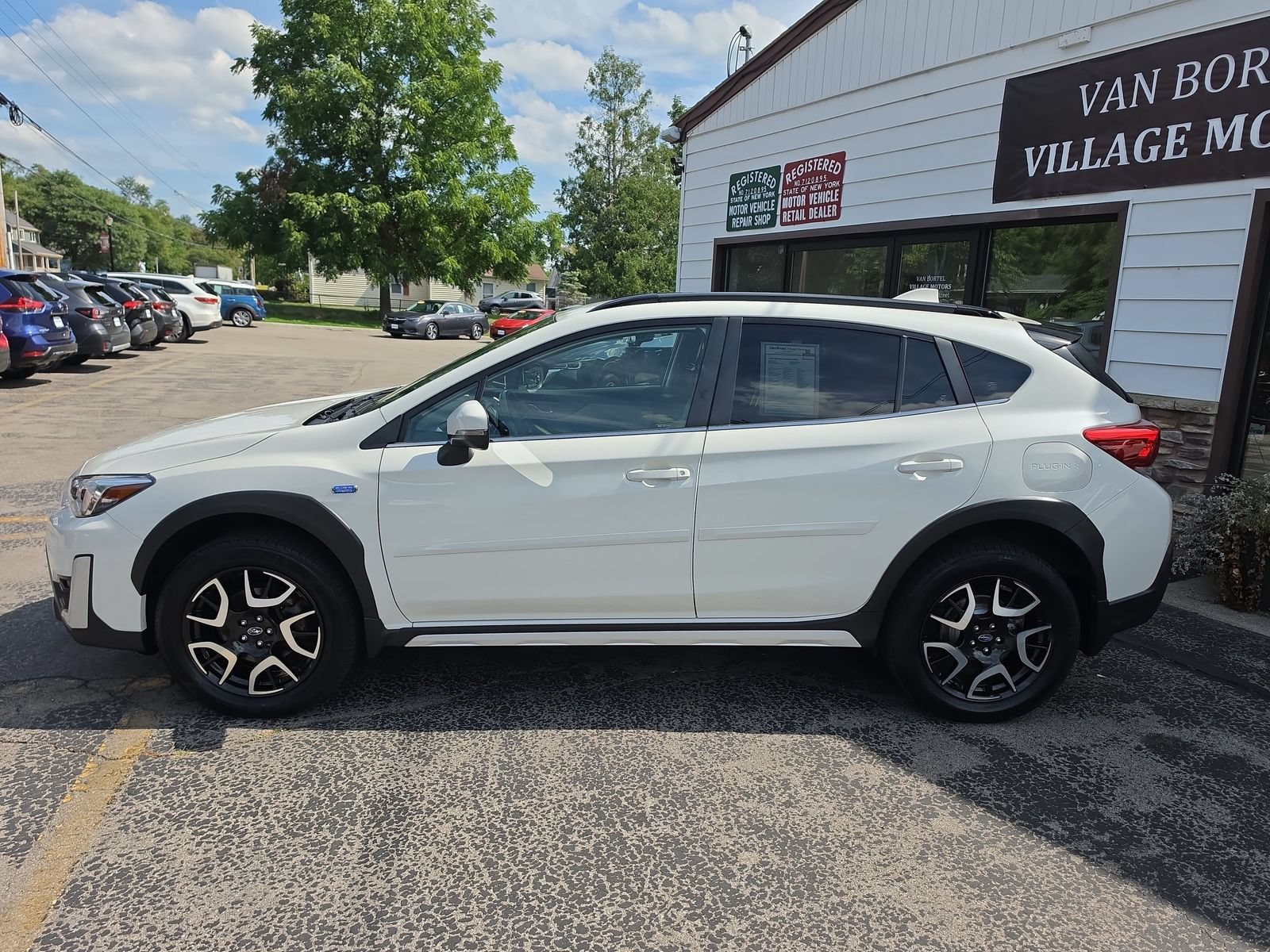 Used 2022 Subaru Crosstrek Hybrid AWD/4WD image 8