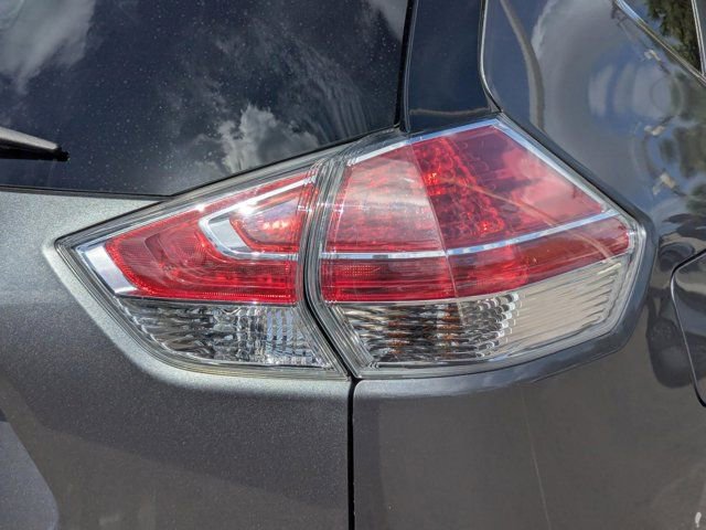Used 2016 Nissan Rogue SV w/ SV Family Package FWD image 47