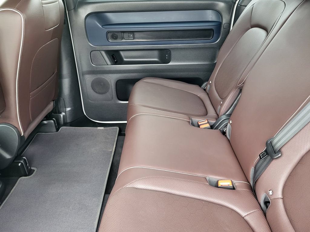 Used 2025 Volkswagen ID. Buzz 1st Edition RWD image 25