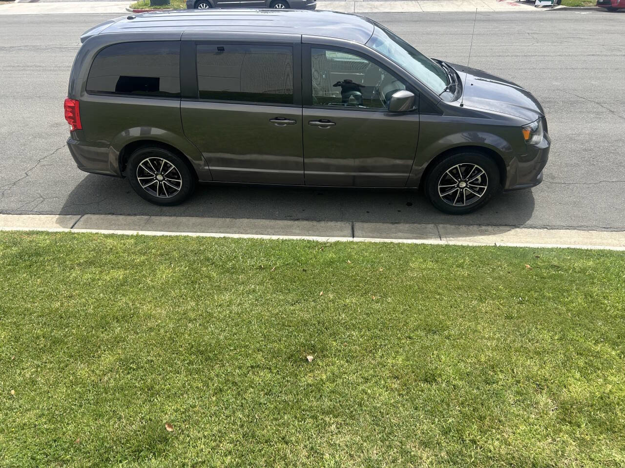 Used 2018 Dodge Grand Caravan SXT w/ Driver Convenience Group FWD image 3