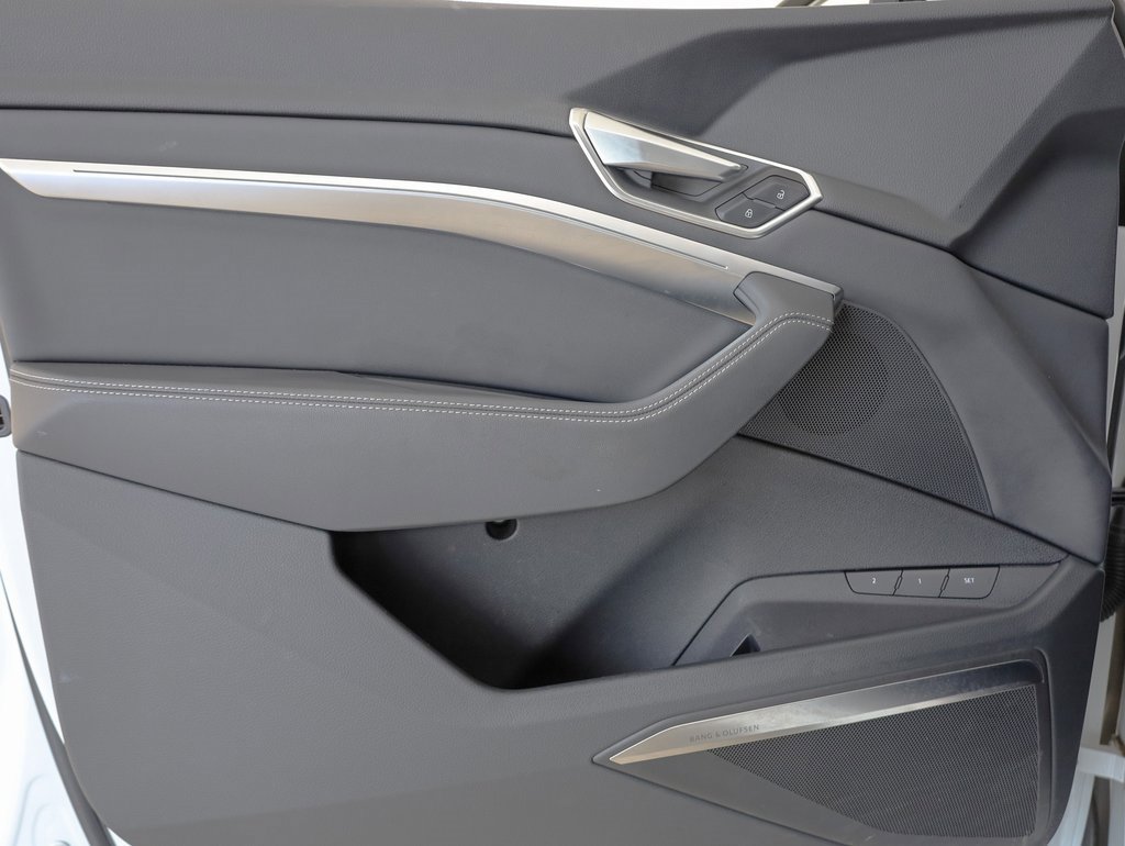 Used 2023 Audi e-tron Premium Plus w/ Premium Plus Package image 25