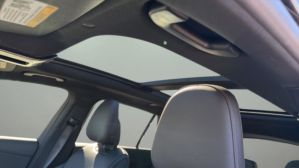 Used 2024 Mercedes-Benz GLC 300 4MATIC image 12