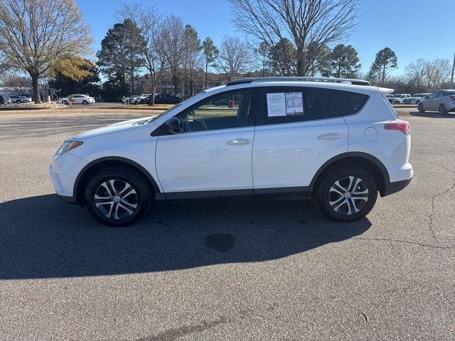 Used 2018 Toyota RAV4 LE image 2